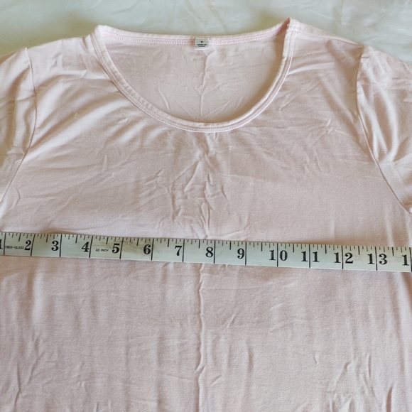 Girls Airism light pink t-shirt from Uniqlo - Picture 4 of 8